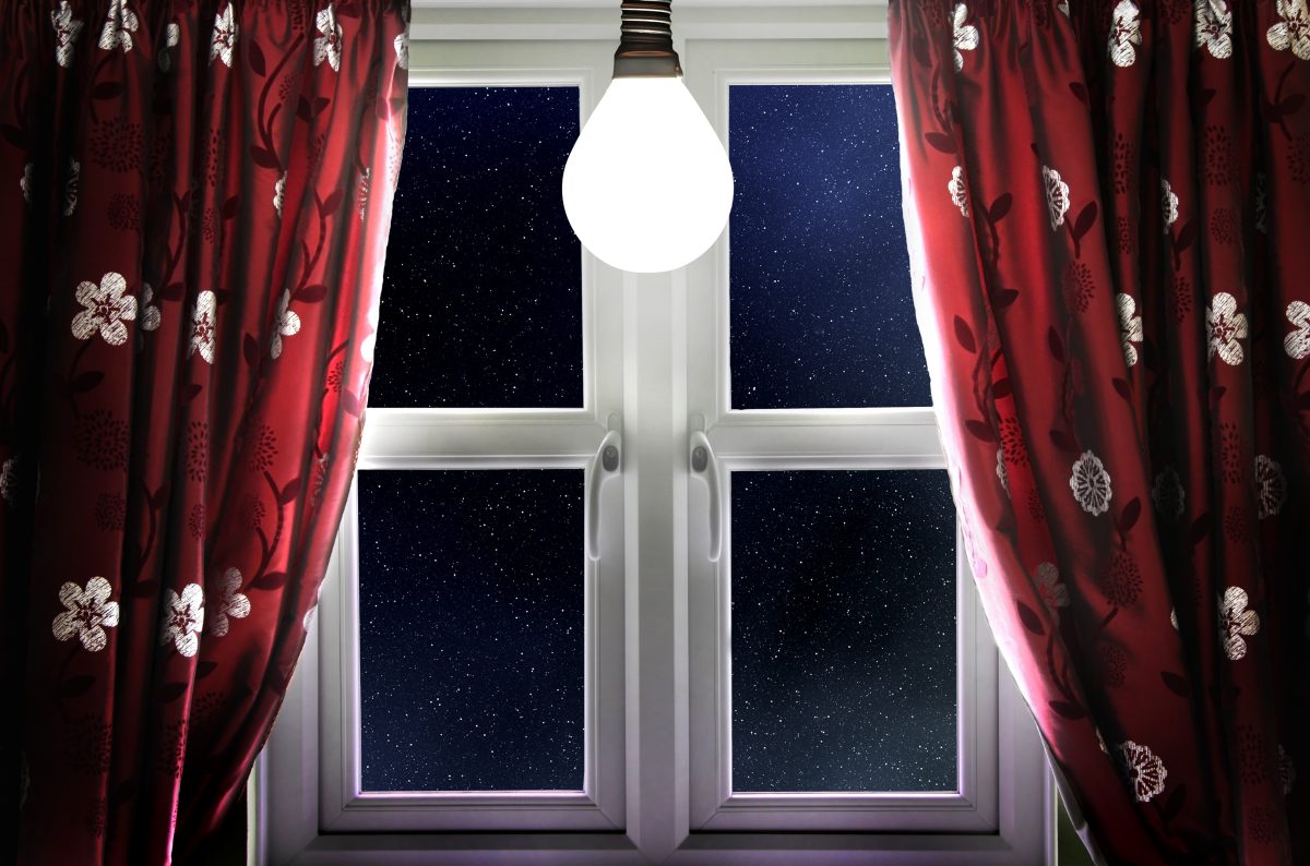 Should bedroom windows be closed at night?